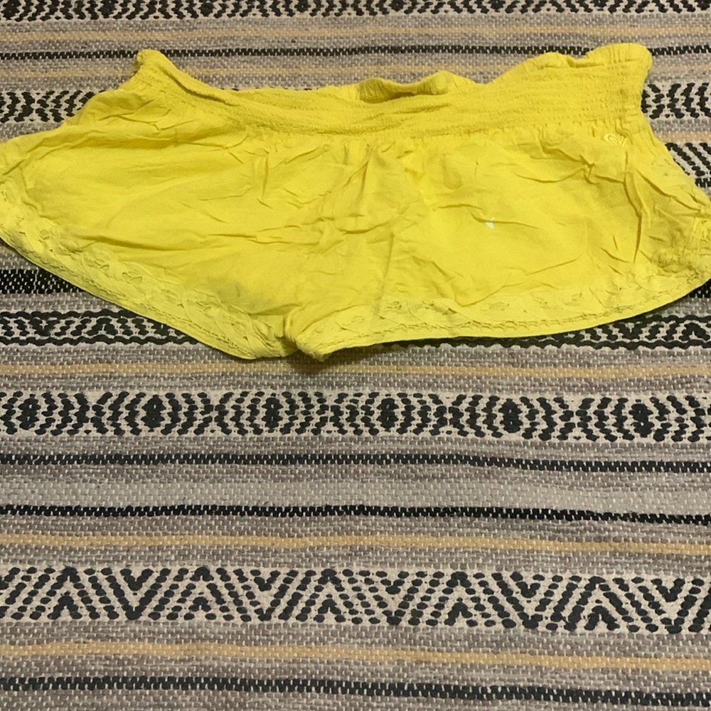 Shorts - Picture 2 of 3